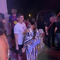 Njega ljubi mlada pevačica! Paparaco Kurira uhvatio Ivu Grujin s dečkom, on joj je najveća podrška na letnjoj turneji (foto)…