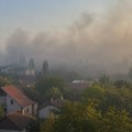 Zrenjanin se jutros guši u dimu: Zeleno polje, Bagljaš i Šumica pod neprijatnim mirisom – građani pitaju gde su nadležni…