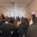 Policija u OŠ „Miroslav Antić“: Traži se ostavka direktorke škole