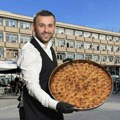 Tona pite i 7.000 mantija za Gradsku upravu Novog Pazara