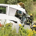 Poginulo 14 ljudi, 16 povređeno, kada je autobus sleteo u reku u Nepalu: Ima nestalih