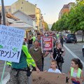 "Hoćemo da dišemo" - protest u Kraljevu zbog paljenja gradskog smetlišta i zagađenog vazduha