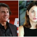 (Foto) šuškalo se... Ali osmesi svedoče! Tom Kruz i Ana de Armas uhvaćeni u “slatkoj šetnji” i sladoledu kao zaljubljeni…
