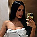 Au, Indi bez donjeg veša, sliku objavila na mrežama: Prekrila se peškirićem u kupatilu, kočnice joj popustile