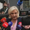 Politiko: Marin le Pen oseća "krv u vazduhu" dok Makron ostaje bez opcija
