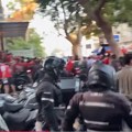 ВИДЕО Хаос на дербију: Летеле бакље и димне бомбе, ухапшено 10 навијача