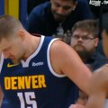 Jokić grubo udario rivala, pa dobio nesportsku: Ovo je bila njegova reakcija VIDEO