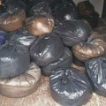 Policija otvorila gepek, pa odmah stavila lisice muškarcu! U 52 džaka spakovao 260 kilograma duvana i oštetio budžet Srbije za…