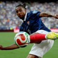 I, počelo je - Francuzi traže od FIFA da "obriše" žuti karton za Olisea