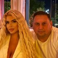 (Foto) Taki sa zanosnom plavušom grli je pred svima u lokalu, posle skandala sa Majom i Asminom pokazao sa kim uživa