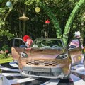 TOYOTA YARIS CROSS U ZEMLJI ČUDA! Miodrag Piroški kod Ludog šeširdžije u Talinu