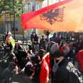 Srbija vatru gasi, Evropa sve više gori
