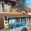 Terasa u plamenu: Gorela porodična kuća u čačanskom naselju Suvi Breg, vatrogasci lokalizovali požar (foto)