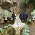 Sofronijević i Kosana sklopili građanski brak! Evo da li je mlada uzela suprugovo prezime (foto + video)