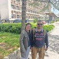 Kragujevački aktivista priveden, pa pušten, zbog pokazivanja srednjeg prsta autobusima koji su spremali za odlazak na miting…
