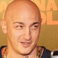 Devojka se porađa, a iz stomaka izlazi on Desingerica prevazišao sam sebe, publika zatečena prizorom