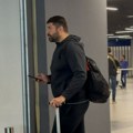 Paparaco! Uhvatili smo Rađena na aerodromu u opuštenom izdanju, Nikola nabacio kilograme: Evo kako izgleda