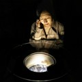 Космос на длану: завирите у једиствени рад јапанске уметнице Јури Танака ФОТО