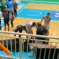 Uznemirujuće! Strahota! Snimci nasilja kruže mrežama! Košarkaški sudija brutalno pretučen posle utakmice Prve lige