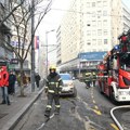(Foto, video) Prve slike požara u hotelu na Terazijama: Gosti hitno napustili sobe, vatrogasci i dalje na terenu, stigla i…