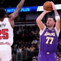 Los Anđeles Lejkersi pobedili Čikago, 46 poena Dončića