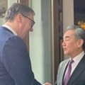 Vučić sa Vang Jiem u Minhenu: Odnosi Srbije i Kine zasnovani su na čeličnom prijateljstvu (video)