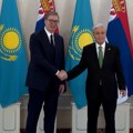 Svečani doček za Vučića u predsedničkoj palati u Astani, sastanak sa Tokajevim