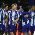 Porto trojkom čvrsto drži vrh