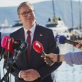 Vučić: Kako momci iz aviona nisu smetali kada su dolazili ovde da pomažu u gašenju požara?