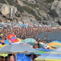 Ležaljka na plaži košta i 200 evra: Ovu zemlju Srbi rado posećuju, ali je za mnoge preskupa