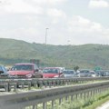 Udes na Mokroluškom brdu! Vozači oprez: Zatvorena jedna traka za saobraćaj
