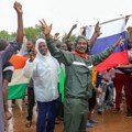 Pristalice puča marširale ulicama Nigera mašući ruskim zastavama