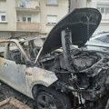 Прве слике изгорелих кола на Дедињу: Један ауто користио познати београдски директор, возила потпуно уништена