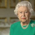 Bista kraljice elizabete simbol je raskoša i luksuza: Ovekovečena sa najvažnijim članovima porodice, a to nisu njena deca…