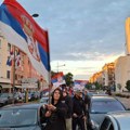 VIDEO: Kolona sa zastavama Srbije prošla kroz Novi Sad nakon usvajanja Rezolucije o Srebrenici