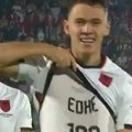 Albanski fudbaler podigao majicu posle gola za pobedu i porukom začudio sve, evo o čemu se tu zapravo radi