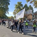 „U ovoj borbi smo zajedno“: Maturanti podržali poljoprivrednike na protestu ispred suda u Novom Sadu