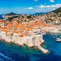 Dubrovnik zatrpan smećem iz Albanije: Plaže prekrivene đubretom i ambalažama, nadležni besni - Ovo mora politički da se reši…