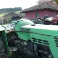 Poginula jedna osoba kod Prijepolja Pala sa prikolice traktora: druga tragedija za manje od 24 sata