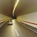 Oprez u tunelu Brđani: Zbog radova na auto-putu saobraćaj se odvija samo preticajnom trakom
