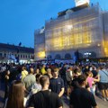 Beli čaršavi i tri crvena srca na Trgu slobode: Zborovi pozivaju Novosađane na skup po uzoru na Palermo