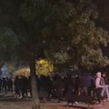 Vreme: Muškarci u crnom i sa kapuljačama pristižu u Pionirski park