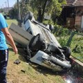 Povređen putnik iz automobila koji se prevrnuo u okolini Aleksinca
