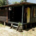 (Foto) mala kuća od drveta van Beograda: Naša glumica sama okopava baštu, farba stabla: A evo kako izgleda njen raj na selu