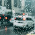 Potreban oprez u vožnji zbog mokrih kolovoza i smanjene vidljivosti