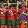 Portugal pobedio Tursku za osminu finala, navijači utrčavali na teren da se slikaju sa Ronaldom