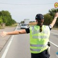 Vozač autobusa pretekao kolonu vozeći u suprotnom smeru