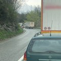 Sudar kamiona i autobusa kod Priboja: Udes bio u krivini, saobraćaj blokiran