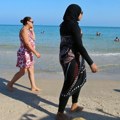 Nova „moda" u Siriji: žene mogu na plažu, ali samo u kostimima sa velom
