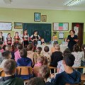 „Put mirisa jedne bele rade“: Promocija knjige kod Paraćina u okviru „Dečje nedelje“ (foto)